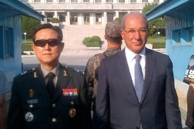 OPCW Director-General at the Joint Security Area.North Korean soldiers taking a photograph of the Director-General's visit.