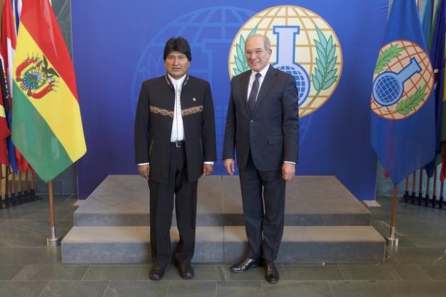 The President of the Plurinational State of Bolivia, H.E. Mr Evo Morales (left) and OPCW Director-General  Ahmet Üzümcü.