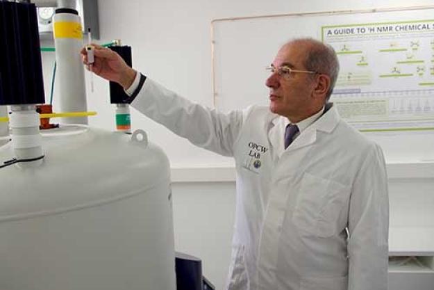 OPCW Director-General Ahmet Üzümcü at the inauguration of the new Nuclear Magnetic Resonance (NMR) Spectrometer at the OPCW Laboratory in Rijswijk.