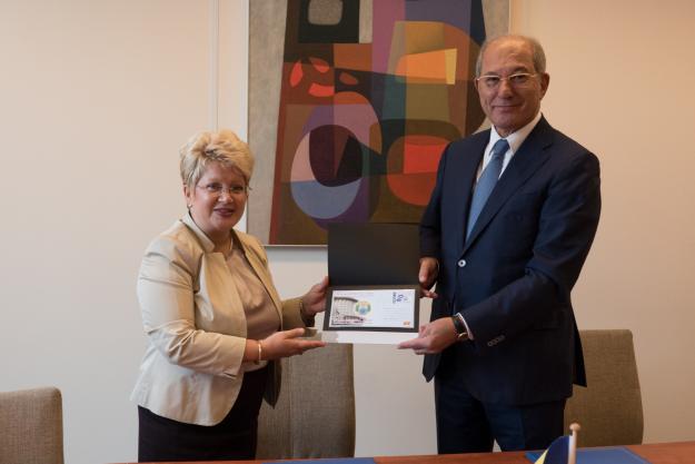 OPCW Director-General Ahmet Üzümcü (right) and H.E. Ms Brândușa Predescu, Permanent Representative of Romania to the OPCW, signed yesterday a Privileges and Immunity Agreement between the OPCW and Romania.