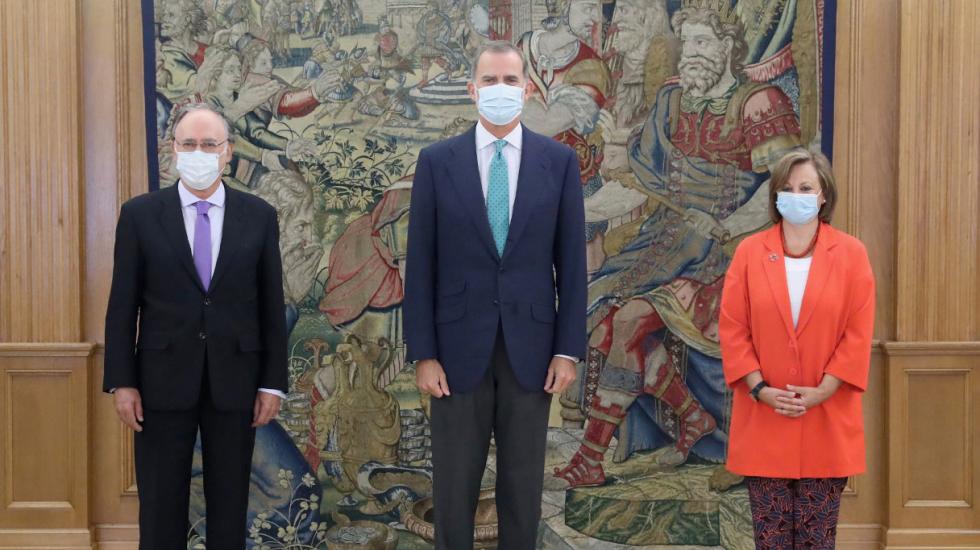Left to Right: OPCW Director-General H.E. Mr Fernando Arias; H.E. Mr Fernando Arias; His Majesty, the King, Felipe VI; Cristina Gallach, Secretary of State for Foreign Affairs