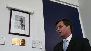 On 27 April 2006, the Prime Minister of the Kingdom of the Netherlands, H.E. Mr Jan-Peter Balkenende, during his visit to the OPCW on the occasion of the First Observance of the Remembrance Day for All Victims of Chemical Warfare unveiled a photograph of Dr Arie Jacobus Johannes Ooms. The Prime Minister also officially named one of the main conference rooms used by OPCW delegates at the Headquarters the “Ooms Room”. 