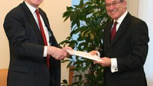 H.E. Mr Maarten Lak presenting the report of Article XI Workshop to OPCW Director-General, H.E Mr Ahmet Üzümcü. 