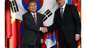 OPCW Director-General, Ambassador Ahmet Üzümcü with the Permanent Representative of the Republic of Korea, Ambassador Young-won Kim, OPCW Headquarters.
