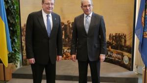 H.E. Mr. Kostyantyn Gryshchenko, Minister of Foreign Affairs of Ukraine (left) met with Director-General Ahmet Üzümcü during an official visit to the OPCW Headquarters on 4 April, 2012.
