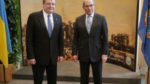 H.E. Mr. Kostyantyn Gryshchenko, Minister of Foreign Affairs of Ukraine (left) met with Director-General Ahmet Üzümcü during an official visit to the OPCW Headquarters on 4 April, 2012. 