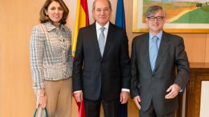 OPCW Director-General Ahmet Üzümcü (center) with Secretary of State of Foreign Affairs, H.E. Mr Ignacio Ybáñez (right), and Secretary-General of Industry and Small and Medium Enterprises at the Ministry of Industry, Energy and Tourism, Ms Begoña Cristeto.
