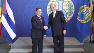 The Minister of Foreign Relations of Cuba, H.E. Mr Bruno Rodriguez Parrilla (left),and OPCW Director-General, Ambassador Ahmet Üzümcü. 