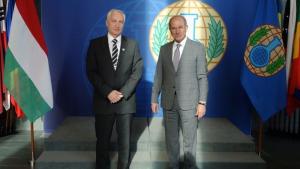 The Minister of State for Security Policy and International Cooperation of Hungary, Dr István Mikola (left), with the Director-General, Ambassador Ahmet Üzümcü (right).