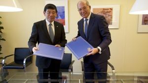 OPCW Director-General,  Ahmet Üzümcü (right), and the WCO Secretary General, Mr Kunio Mikuriya (left), today signed a Memorandum of Understanding (MOU) to tighten national and international controls on the trade of toxic chemicals.