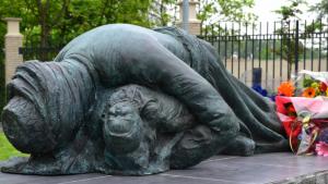 A monument in memory of the victims of a chemical weapons attack on the town of Halabja in March 1988