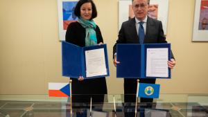 OPCW Director-General, H.E. Mr Fernando Arias, and the Permanent Representative of Czech Republic to the OPCW, H.E. Ambassador Kateřina Sequensová.