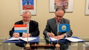 OPCW Director-General, H.E. Mr Fernando Arias, and the Permanent Representative of Luxembourg to the OPCW, H.E. Ambassador Jean-Marc Hoscheit