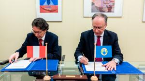 OPCW Director-General, H.E. Mr Fernando Arias, and the Permanent Representative of Peru to the OPCW, H.E. Ambassador Carlos Andrés Miguel Herrera Rodríguez