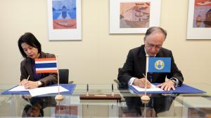 H.E. Ambassador Eksiri Pintaruchi, the Permanent Representative of the Kingdom of Thailand to the OPCW and H.E. Mr Fernando Arias, OPCW Director-General