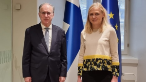 Ambassador Fernando Arias, OPCW Director-General (left) and Elina Valtonen, Minister for Foreign Affairs of Finland (right)