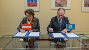 H.E. Ms Astrid Harz, Permanent Representative of the Republic of Austria to the OPCW, and Ambassador Fernando Arias, Director-General of the OPCW