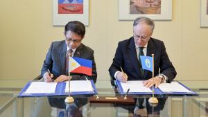 Permanent Representative of Philippines and OPCW Director-General formalise contribution