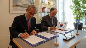 Permanent Representative of South Korea to the OPCW and OPCW Director-General formalise contribution